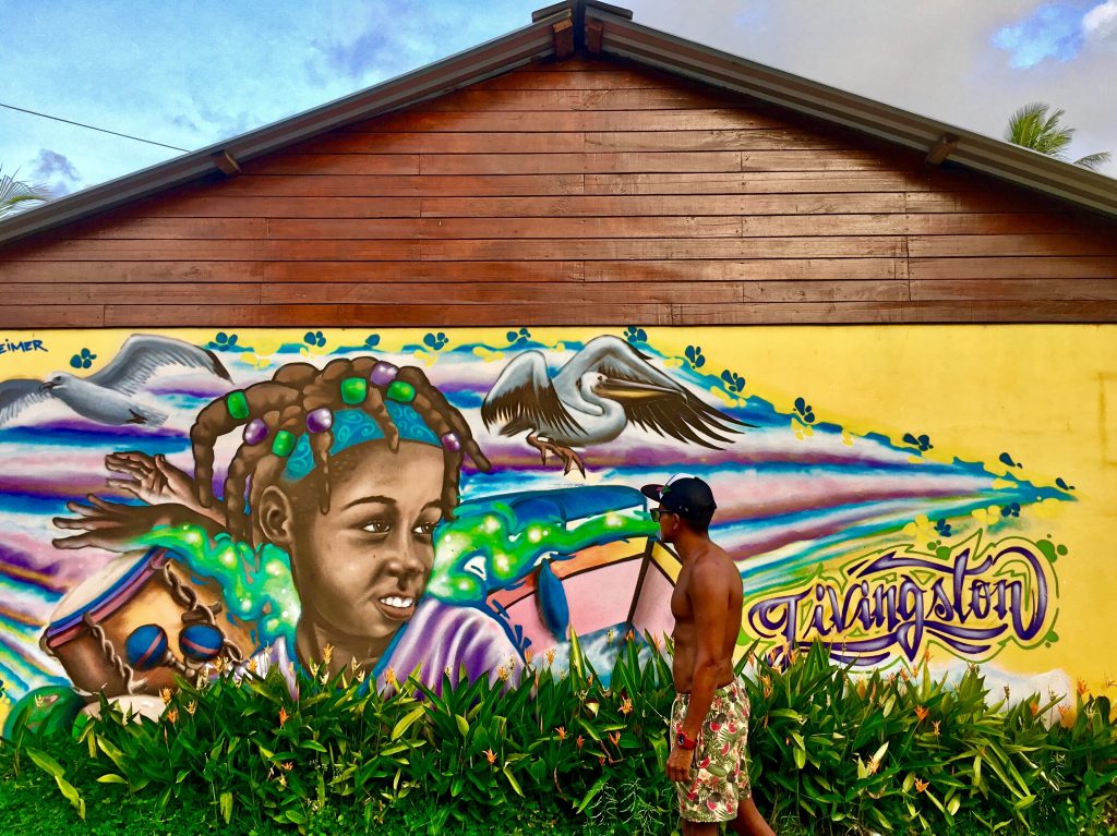GIPSY GUATEMALA D'ACQUA: I CARAIBI DI LIVINGSTON ATTRAVERSO IL RIO DULCE 9 MURALES AT LIVINGSTON
