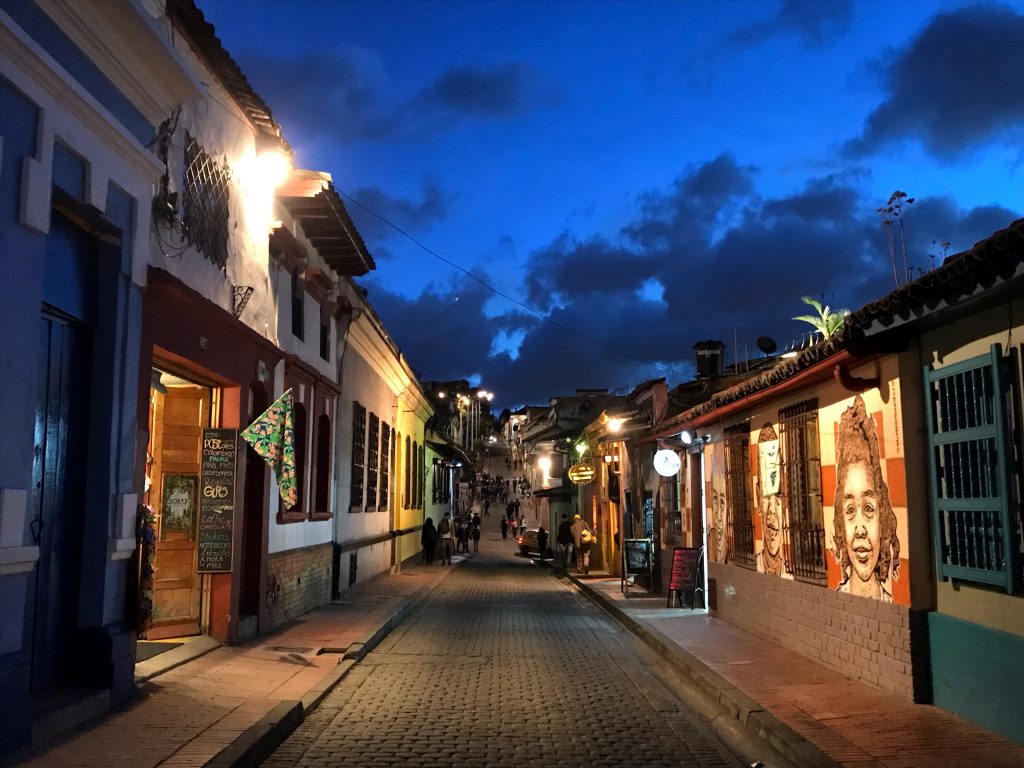 GIPSY COLOMBIA E BOGOTA', I PRIMI PASSI IN UN PAESE MERAVIGLIOSO 7 LA CANDELARIA BY NIGHT